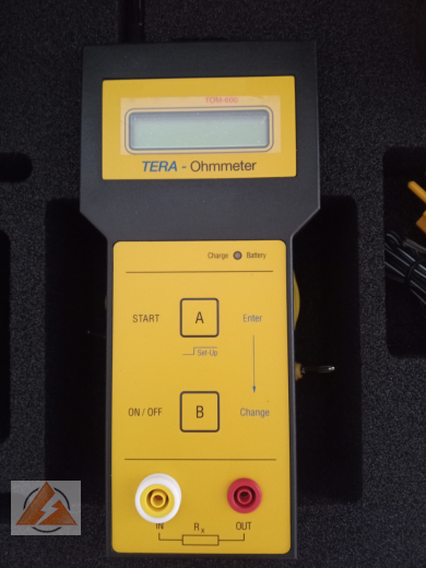 ESD-Widerstandsmessgerät TOM 600 zur Messung von Widerständen im ESD-Bereich inkl. Temperatur und Feuchtigkeitsmesser.