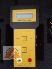 ESD-Widerstandsmessgerät TOM 600 zur Messung von Widerständen im ESD-Bereich inkl. Temperatur und Feuchtigkeitsmesser.